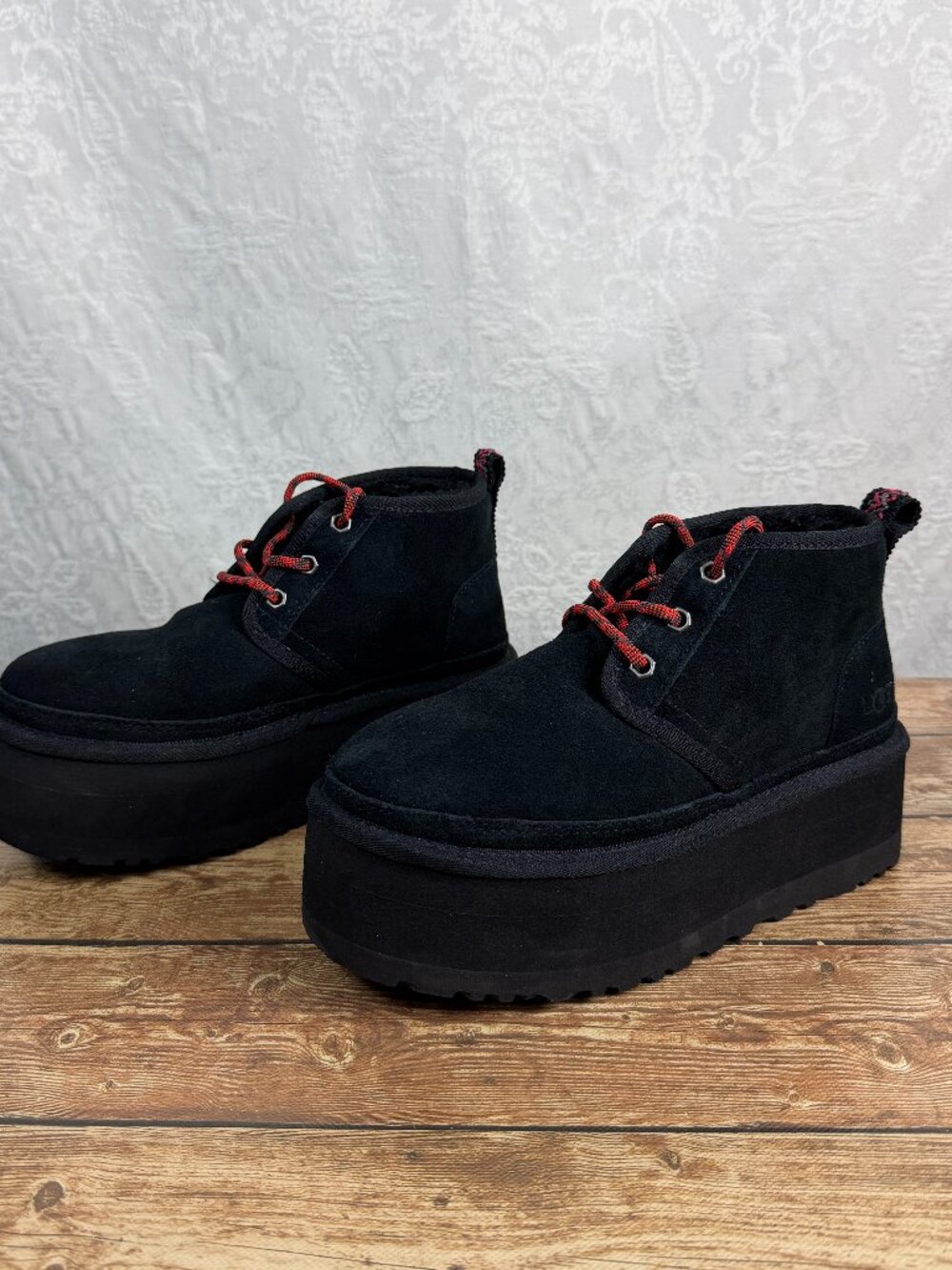 UGG Women’s Size 8 Black Suede Lace Up Wedge Ankle Boots Red Laces Casual